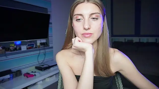 Snapshot of CassiaBlade1 chatting on 10.15.25 CassiaBlade1 online show from 10.15.25