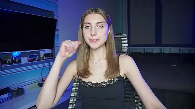 Snapshot of CassiaBlade1 chatting on 11.01.25 CassiaBlade1 online show from 11.01.25