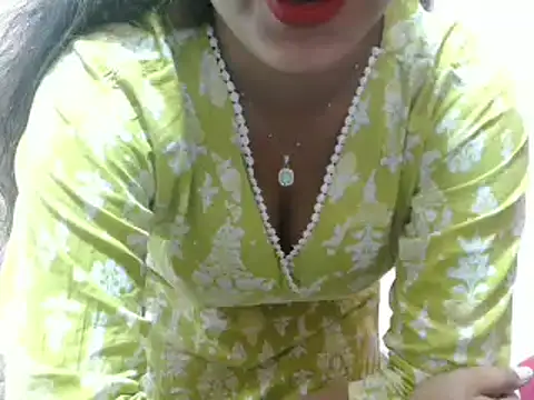 LovingPihu online show from 02.06.25