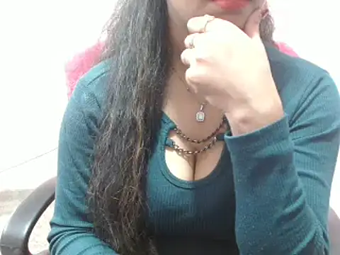 LovingPihu online show from 02.06.25