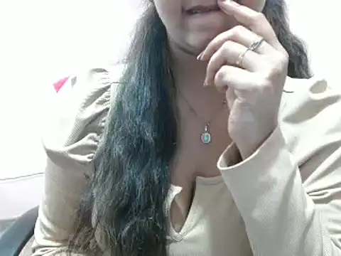 LovingPihu online show from 03.06.25