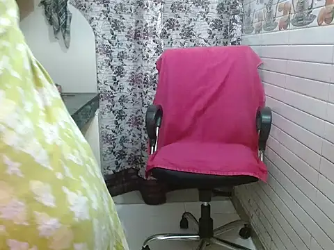 LovingPihu online show from 10.24.25