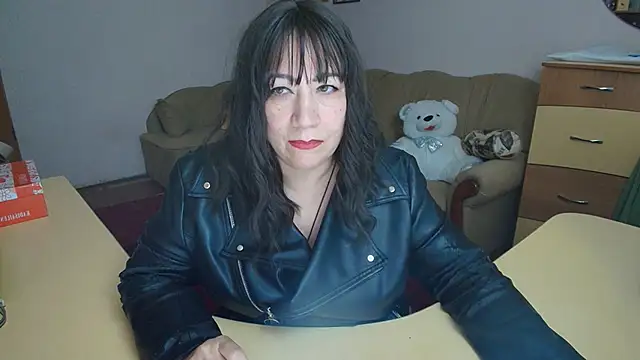 Lucretia Goldi  online show from 03.04.25