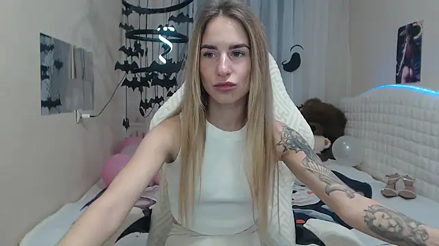 DeboraHorny online show from 10.13.25