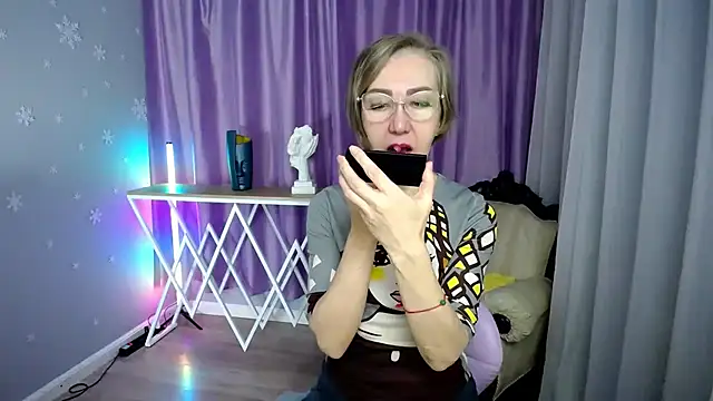 queen a n i online show from 10.30.25