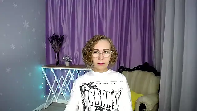 Snapshot of queen_a_n_i chatting on 06.29.26 queen a n i online show from 06.29.26
