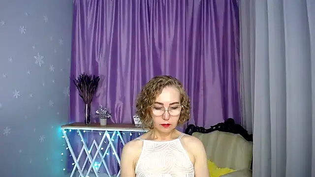Snapshot of queen_a_n_i chatting on 06.29.26 queen a n i online show from 06.29.26