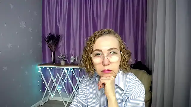 Snapshot of queen_a_n_i chatting on 07.09.26 queen a n i online show from 07.09.26