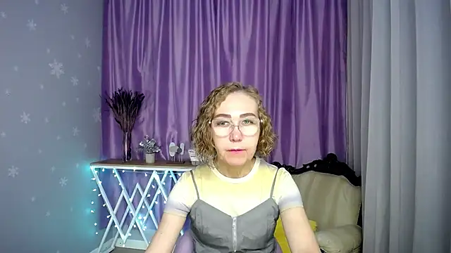 Snapshot of queen_a_n_i chatting on 07.12.26 queen a n i online show from 07.12.26