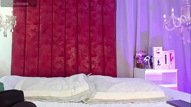 Snapshot of Selenee- chatting on 12.20.25 Selenee- online show from 12.20.25