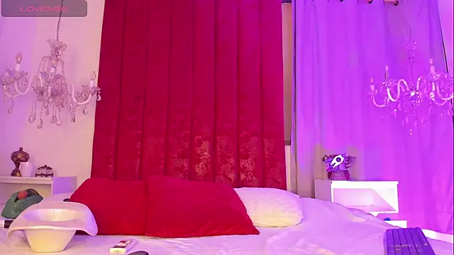 Snapshot of Selenee- chatting on 01.14.26 Selenee- online show from 01.14.26