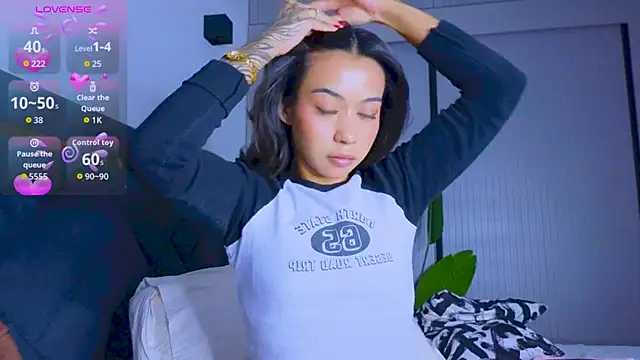 Mia Tin online show from 09.17.25