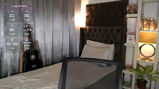 Snapshot of Local_Hoelyx chatting on 12.01.24 Local Hoelyx online show from 12.01.24