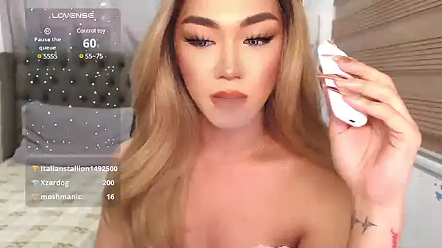 Snapshot of Local_Hoelyx chatting on 01.13.25 Local Hoelyx online show from 01.13.25