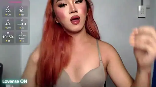 Snapshot of Local_Hoelyx chatting on 10.30.25 Local Hoelyx online show from 10.30.25