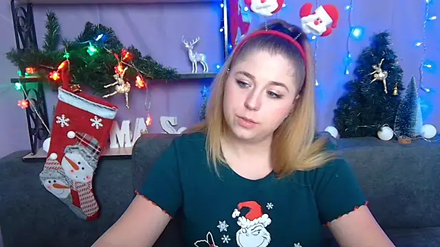 Snapshot of JessikaDaniel chatting on 12.18.24 JessikaDaniel online show from 12.18.24