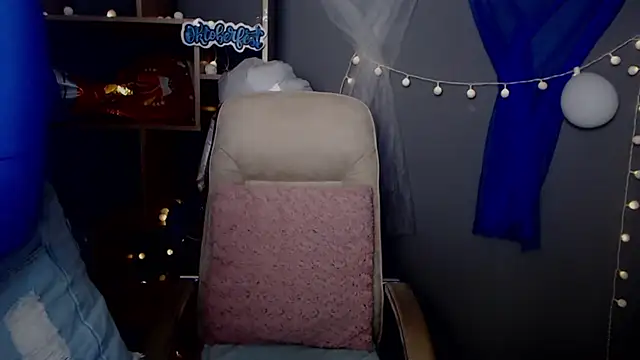 Snapshot of JessikaDaniel chatting on 10.05.25 JessikaDaniel online show from 10.05.25