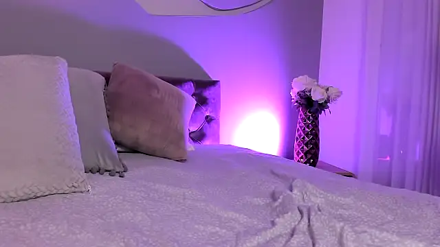 Nicolle W online show from 03.07.25