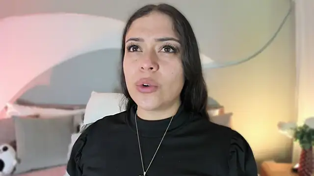 Nicolle W online show from 10.04.25