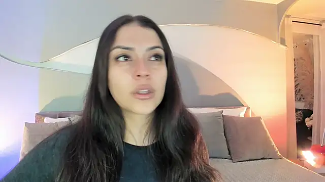 Nicolle W online show from 11.12.25