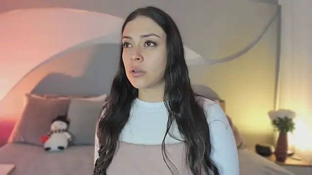 Nicolle W online show from 12.04.25