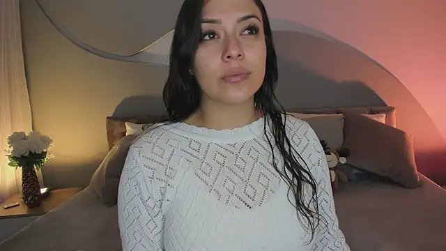 Nicolle W online show from 12.22.25