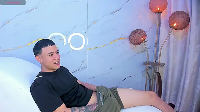 Snapshot of SecretsParty chatting on 10.31.25 SecretsParty online show from 10.31.25