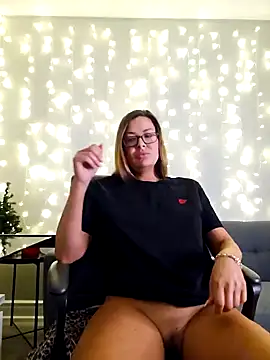 RebeccaXO  online show from 12.13.24