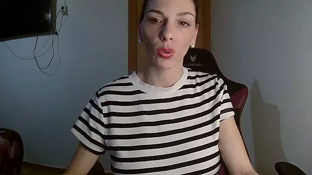 Snapshot of Vampirosa chatting on 02.04.26 Vampirosa online show from 02.04.26