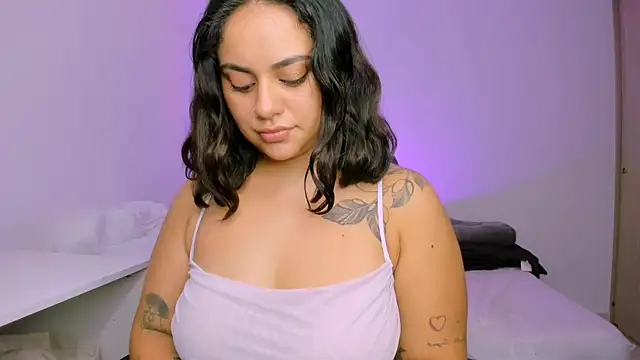 Snapshot of susy_angel chatting on 02.14.26 susy angel online show from 02.14.26