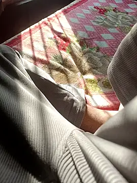 Snapshot of LoLZzZz_ chatting on 12.03.25 LoLZzZz online show from 12.03.25