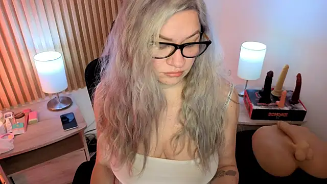 MarianL0ve online show from 04.15.26