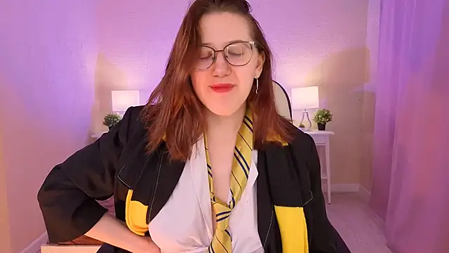 Snapshot of Charmy_Gracy chatting on 12.16.24 Charmy Gracy online show from 12.16.24