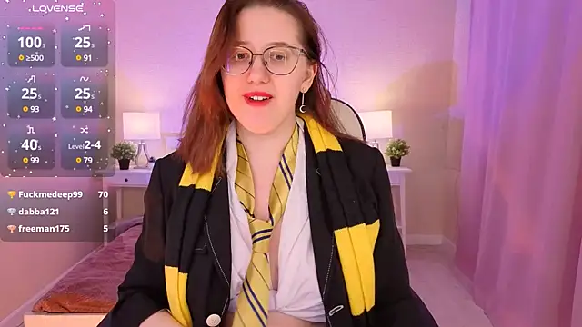 Snapshot of Charmy_Gracy chatting on 12.16.24 Charmy Gracy online show from 12.16.24