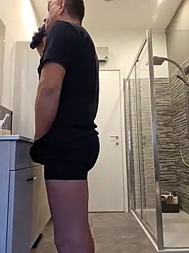 Snapshot of kekko-1982 chatting on 12.15.24 kekko-1982 online show from 12.15.24