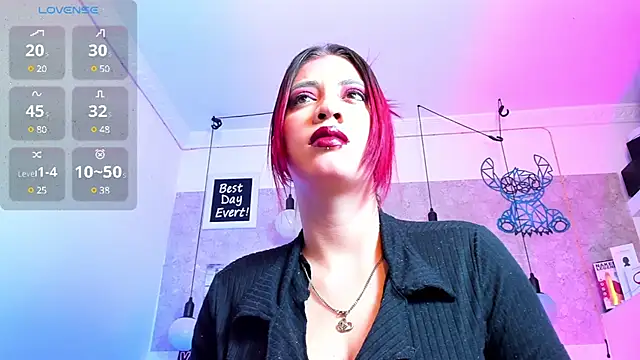 Snapshot of Rebeca_xs chatting on 12.28.24 Rebeca xs online show from 12.28.24
