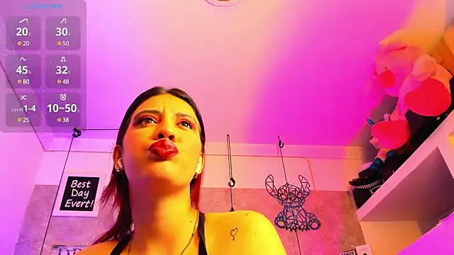 Snapshot of Rebeca_xs chatting on 01.20.25 Rebeca xs online show from 01.20.25