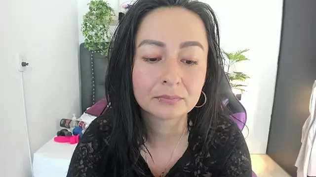 Snapshot of sahara1802 chatting on 12.19.25 sahara1802 online show from 12.19.25