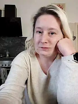 Snapshot of GeileEstelle chatting on 02.07.25 GeileEstelle online show from 02.07.25