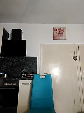 Snapshot of GeileEstelle chatting on 12.16.25 GeileEstelle online show from 12.16.25