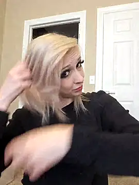 AmethystFoxx online show from 09.21.25