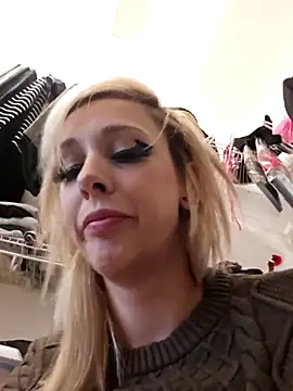 AmethystFoxx online show from 02.15.26