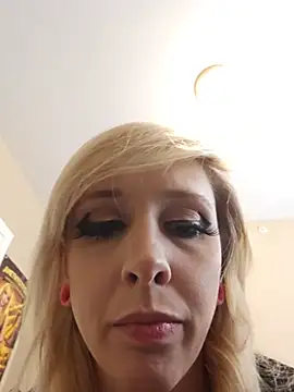 AmethystFoxx online show from 06.25.26