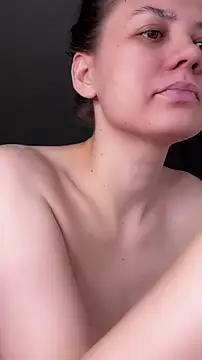 Snapshot of NinaVI chatting on 01.26.25 NinaVI online show from 01.26.25