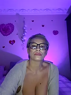 BellaBellaHot online show from 10.25.25