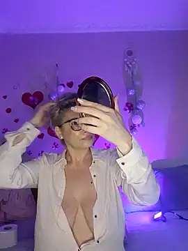 BellaBellaHot online show from 11.28.25