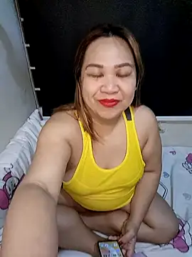 Snapshot of Sweet_asian_kylie chatting on 10.10.25 Sweet asian kylie online show from 10.10.25