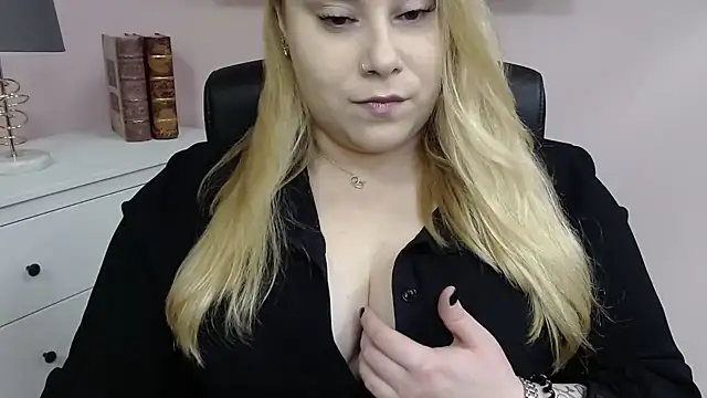 Snapshot of XgloryHAILEY chatting on 12.03.24 XgloryHAILEY online show from 12.03.24