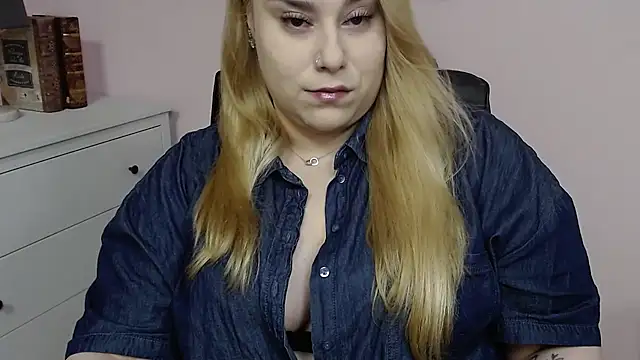 Snapshot of XgloryHAILEY chatting on 03.04.25 XgloryHAILEY online show from 03.04.25