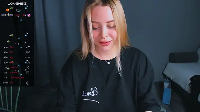 MonaLauu online show from 11.15.25